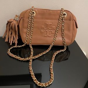 Authentic Tory Burch cross body, new condition!!!